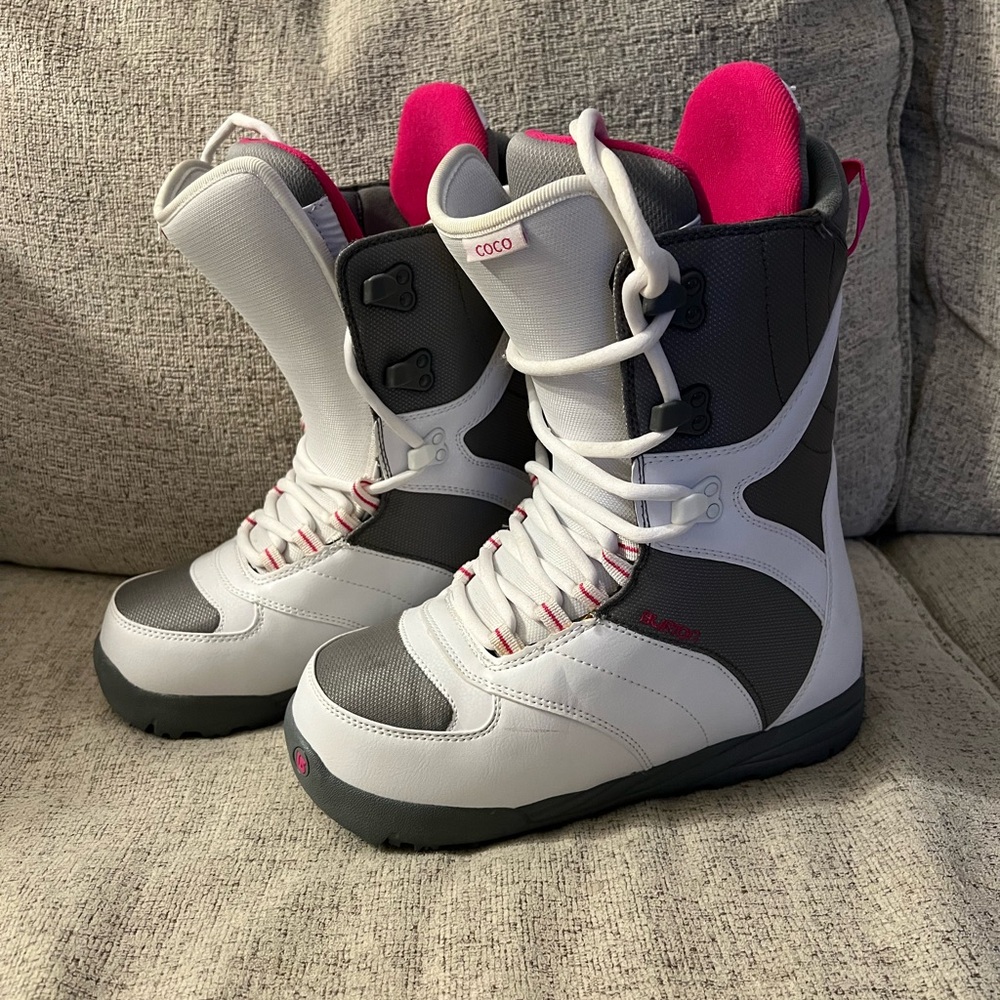 Burton Women’s White Phantom Snowboard Boots | Size 9